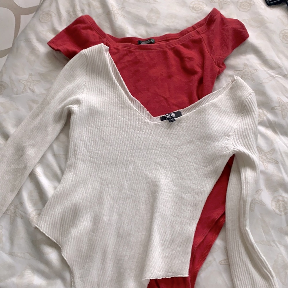 2 bodysuits